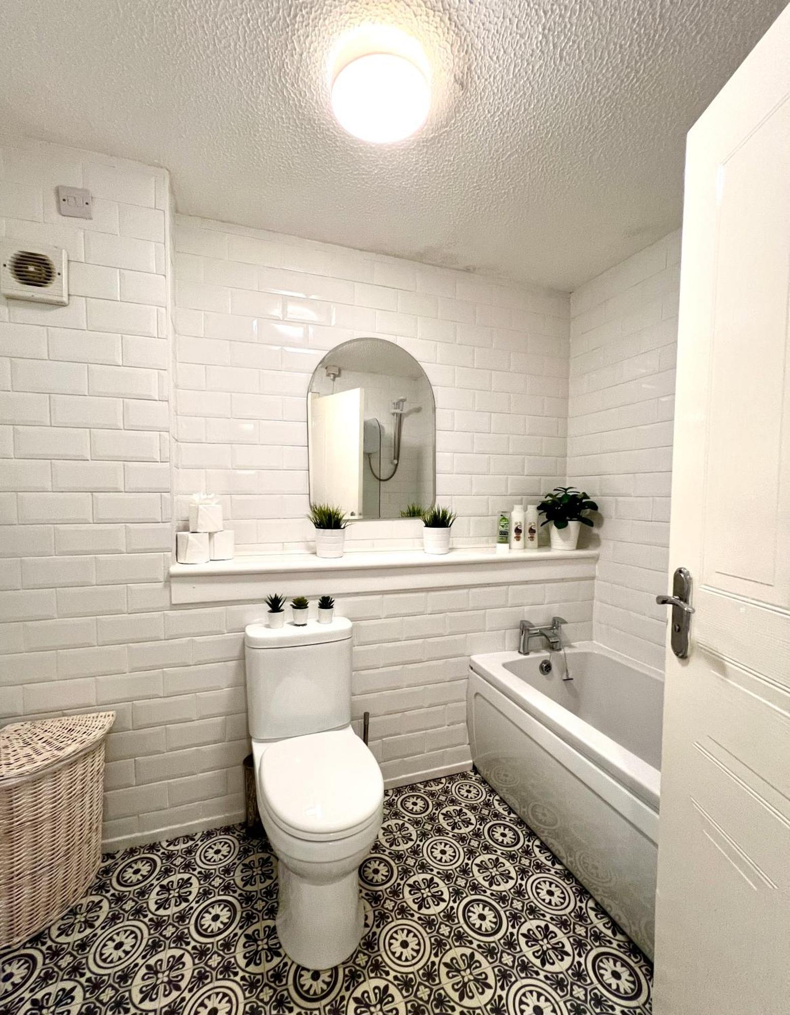 Spacious 2 Bed-Flat In Glasgow City - Free Parking Экстерьер фото