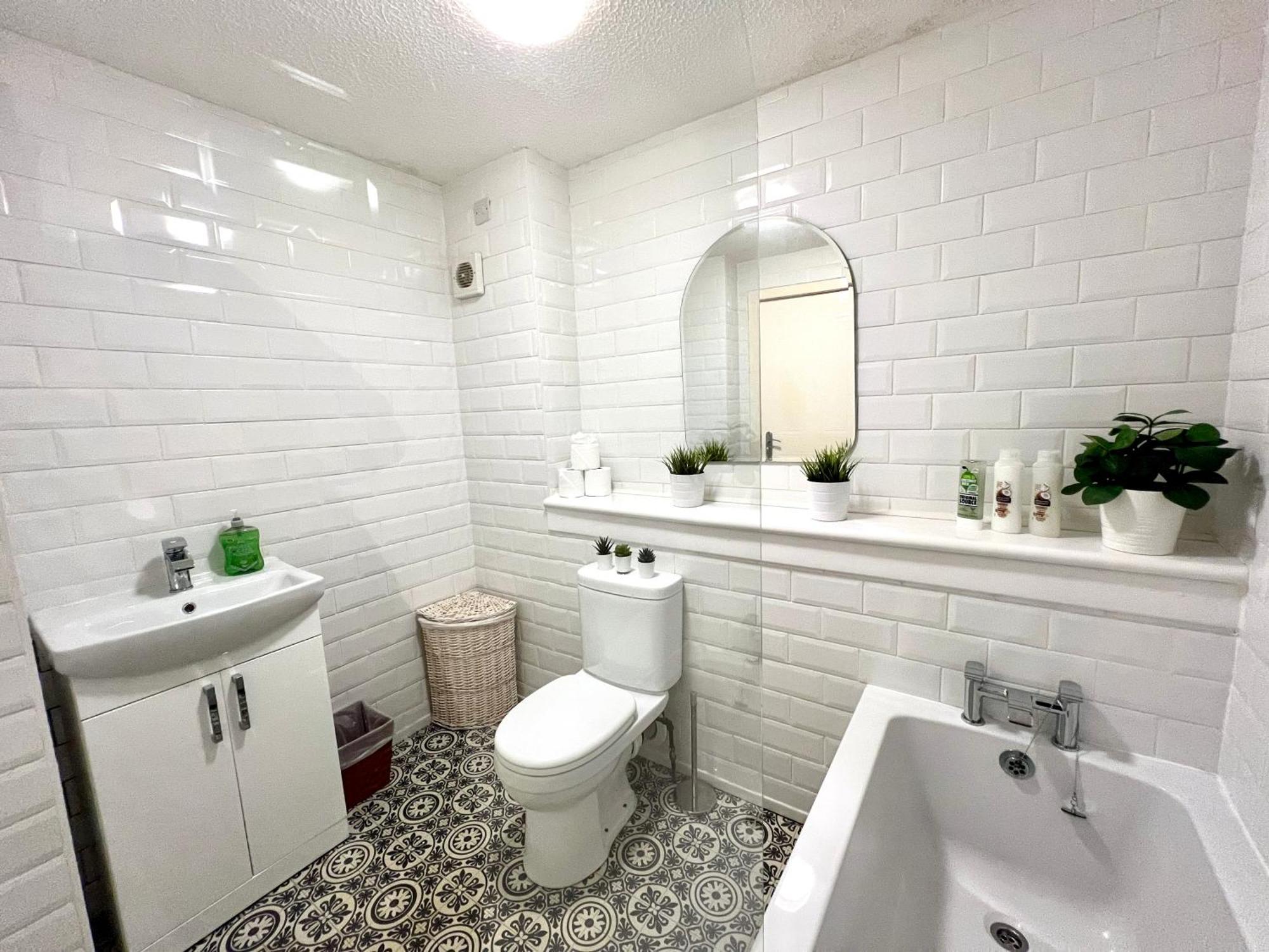 Spacious 2 Bed-Flat In Glasgow City - Free Parking Экстерьер фото