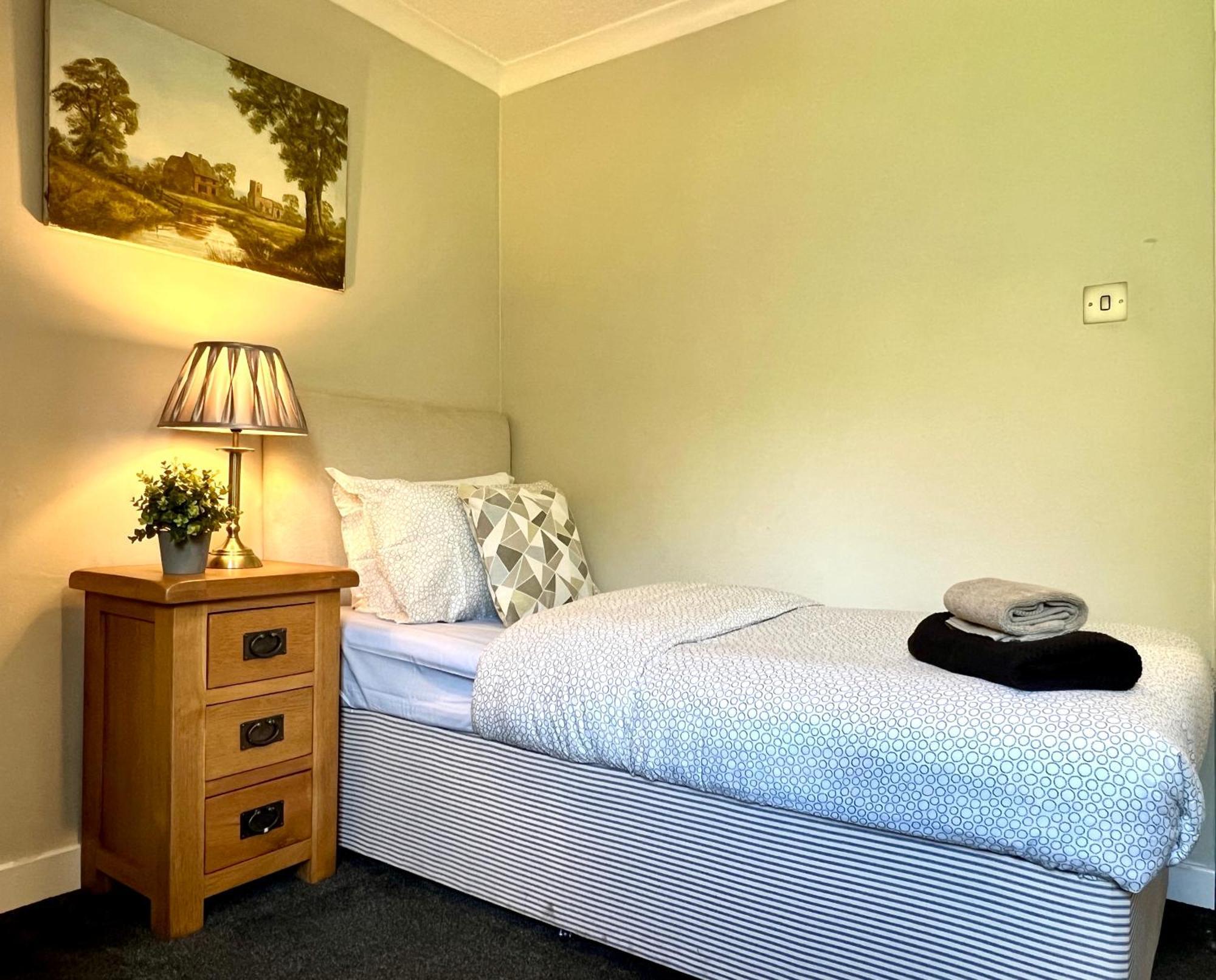 Spacious 2 Bed-Flat In Glasgow City - Free Parking Экстерьер фото
