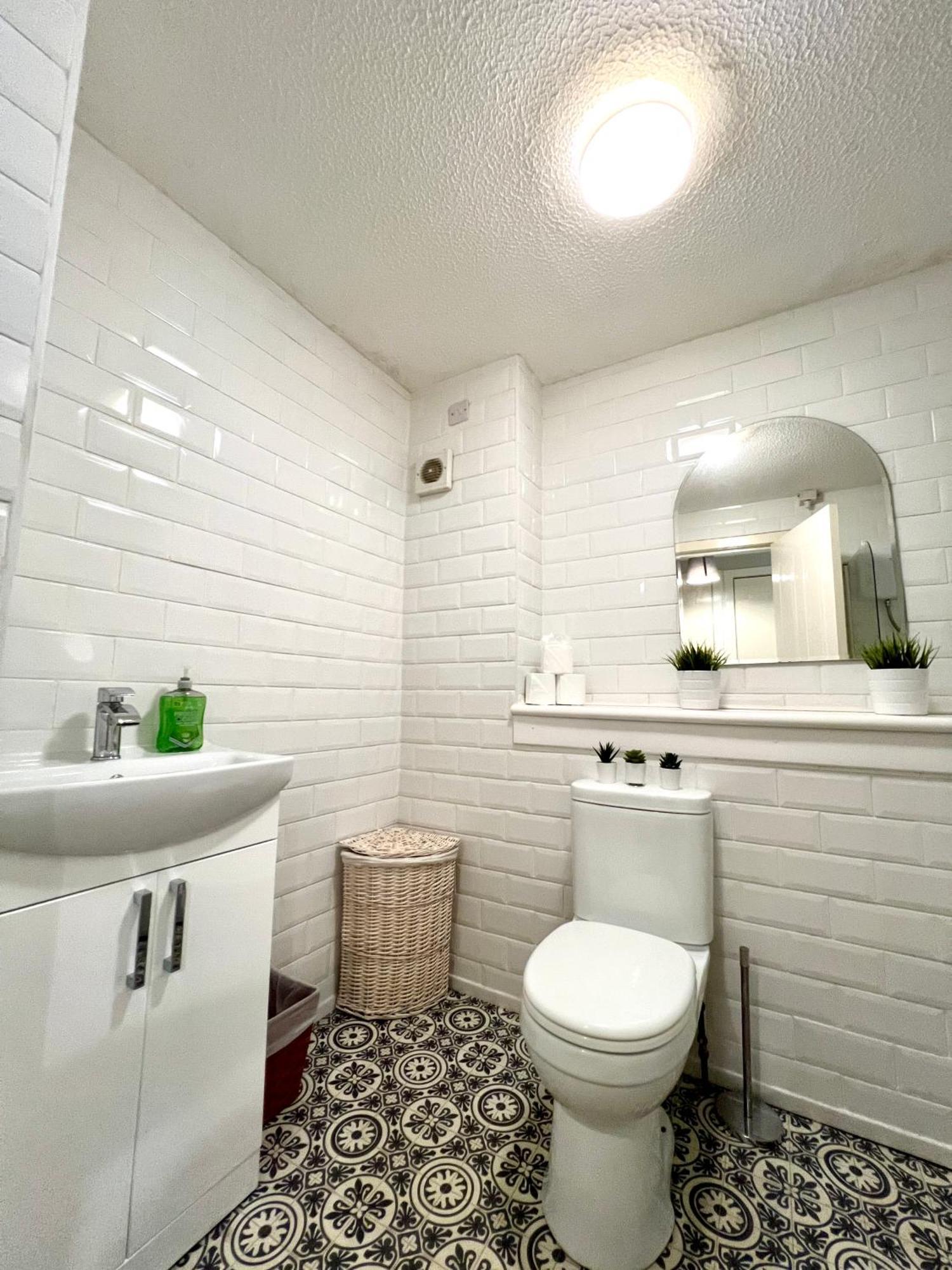 Spacious 2 Bed-Flat In Glasgow City - Free Parking Экстерьер фото